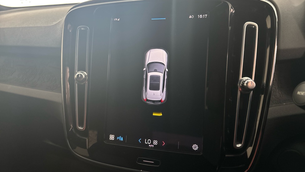 VOLVO XC40 Rear parking sensors