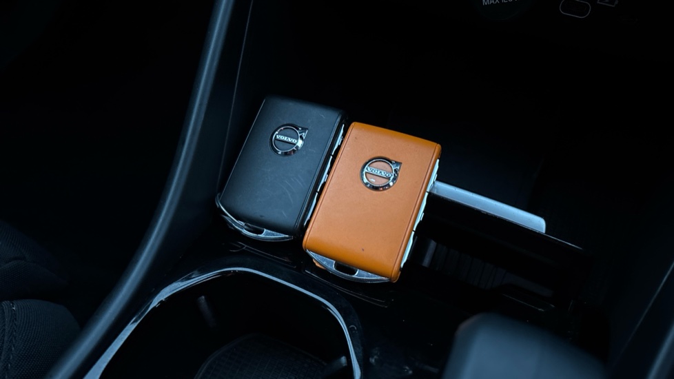 VOLVO XC40 2 keys
