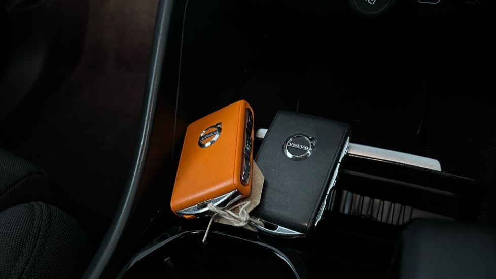 VOLVO XC40 2 keys available