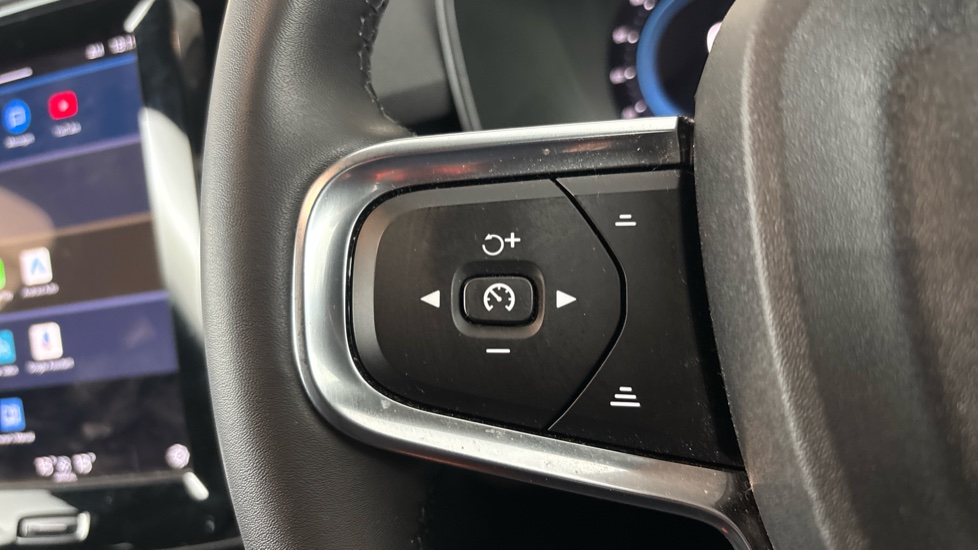 VOLVO XC40 Cruise control