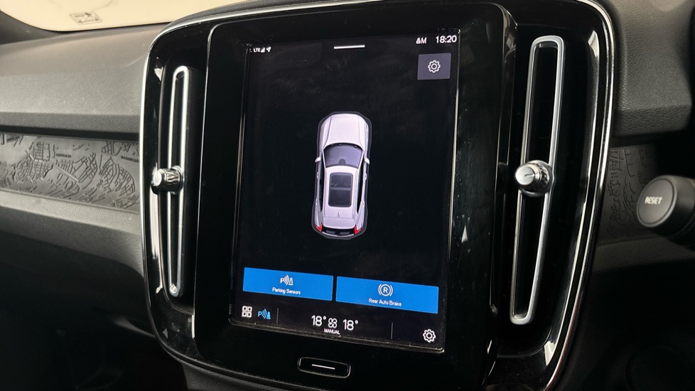 VOLVO XC40 Rear parking sensors