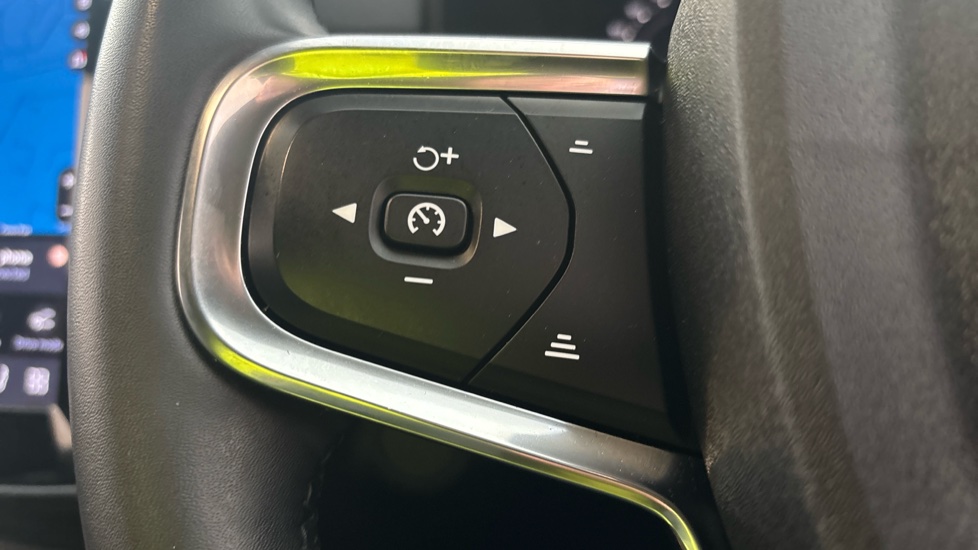 VOLVO XC40 cruise control