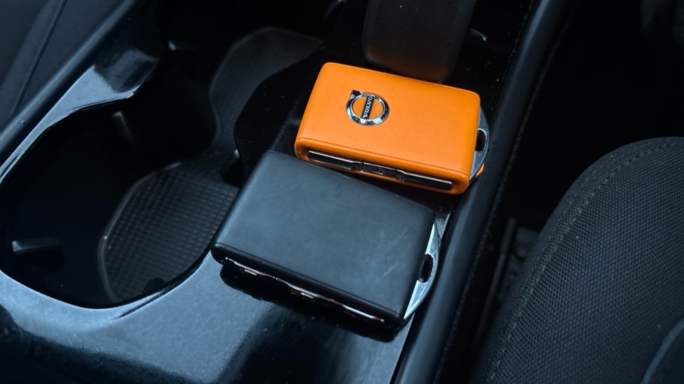 VOLVO XC40 2 keys