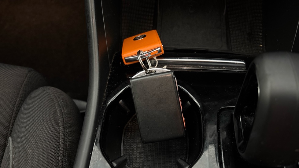 VOLVO XC40 2 keys available