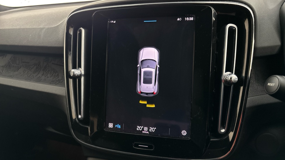 VOLVO XC40 Rear parking sensors