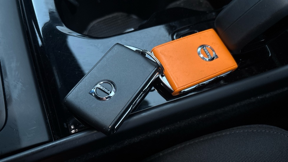 VOLVO XC40 2 keys
