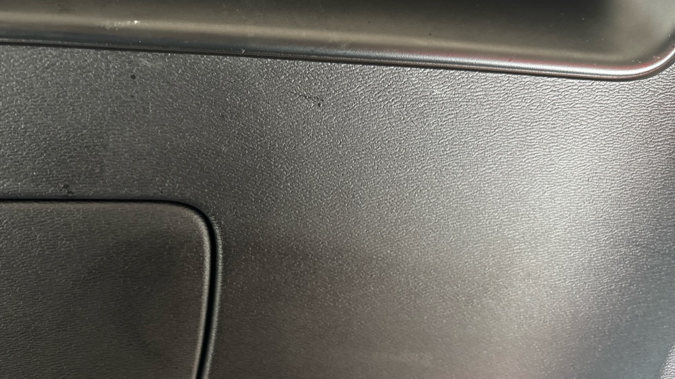 VOLVO XC40 scuff