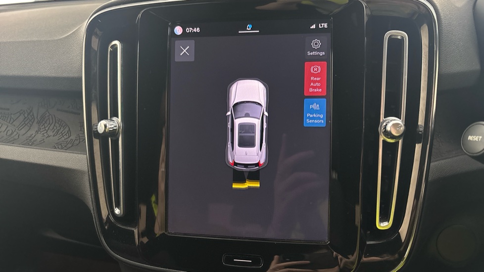 VOLVO XC40 parking sensors