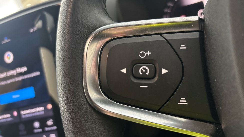 VOLVO XC40 cruise control