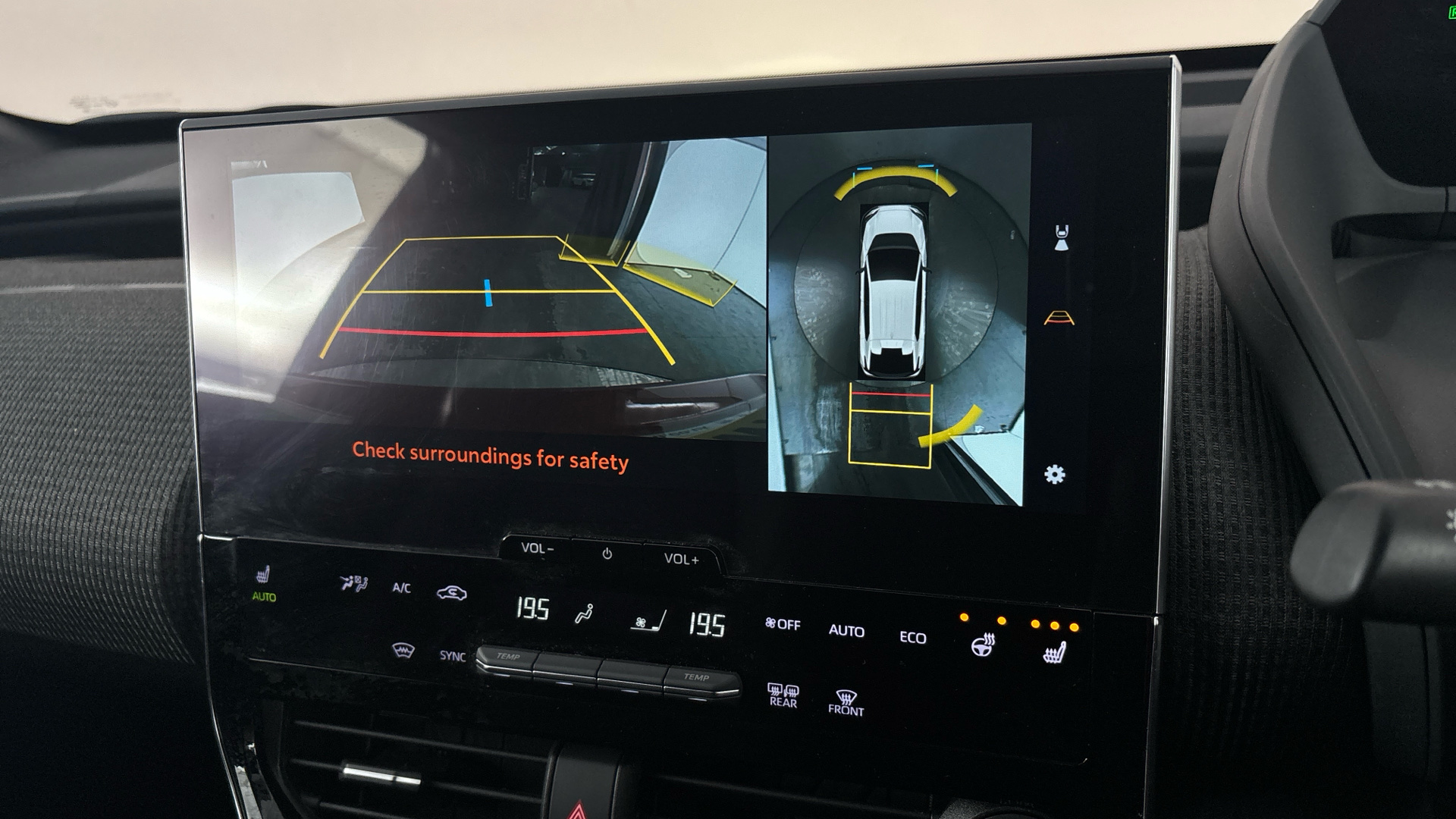 4020618 150kW Touring 71.4kWh 5dr Auto AWD