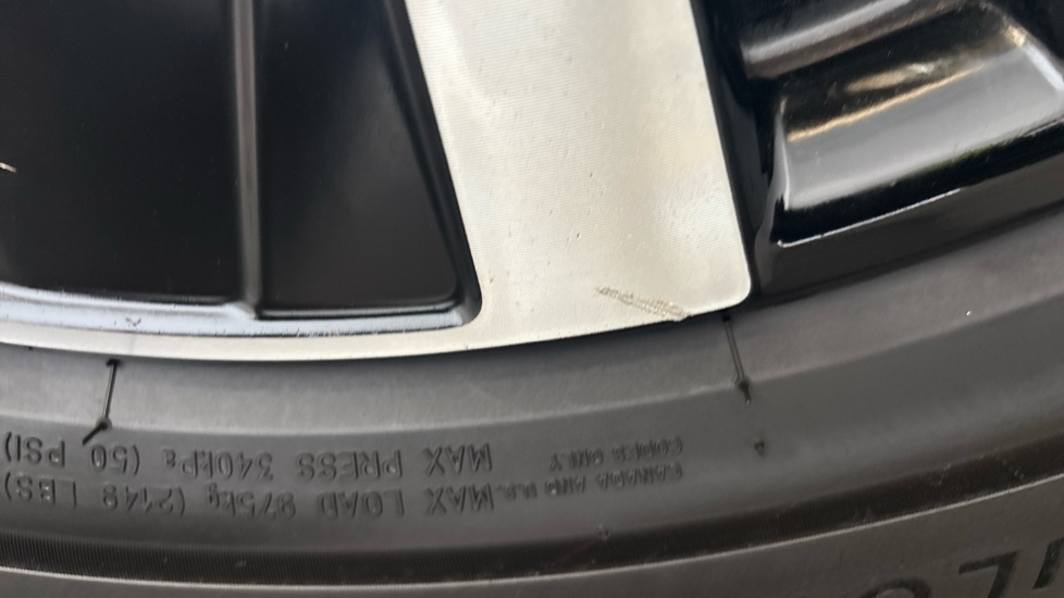 VOLVO XC60 scuff