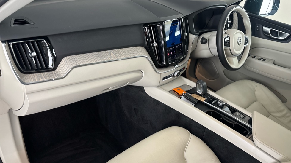 VOLVO XC60 Image 10
