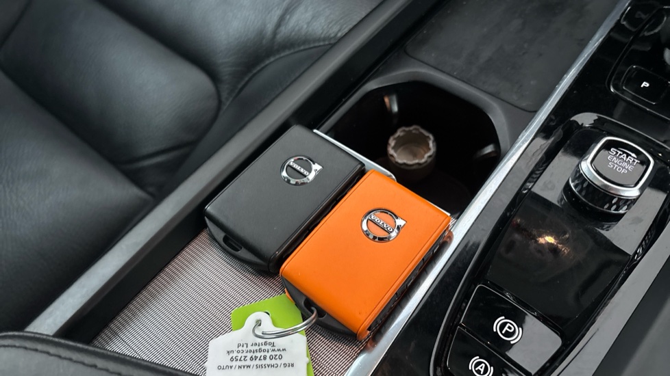 VOLVO XC60 2 keys available