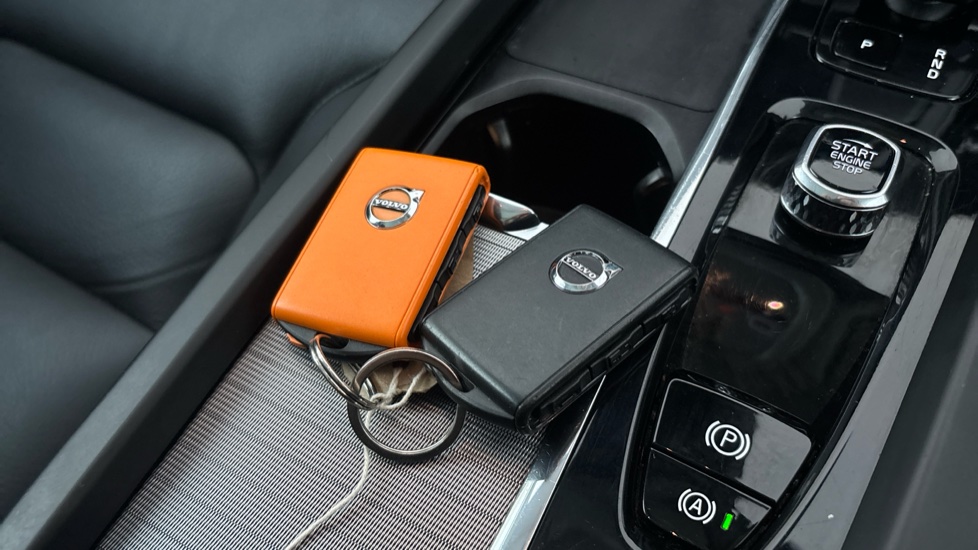 VOLVO XC60 2 keys available