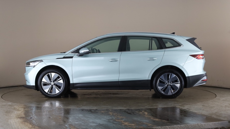 SKODA ENYAQ Image 2