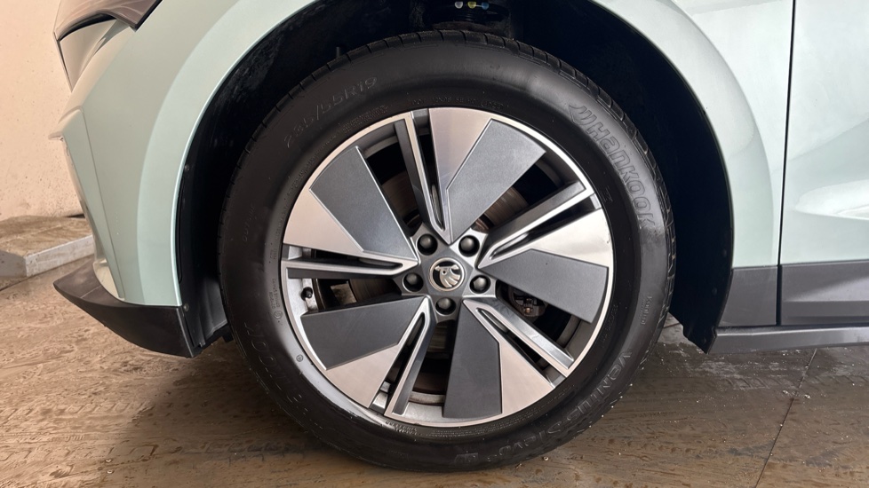 SKODA ENYAQ Image 17