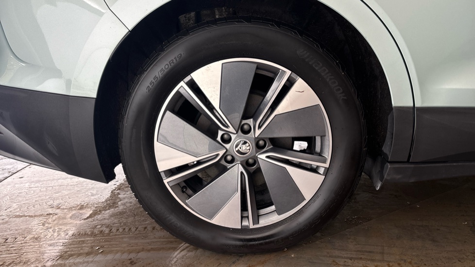 SKODA ENYAQ Image 19