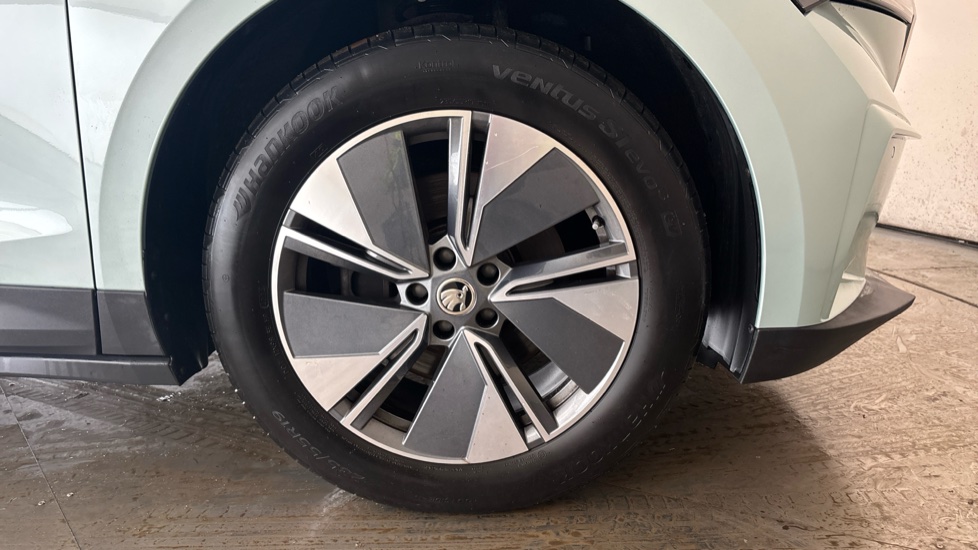 SKODA ENYAQ Image 20