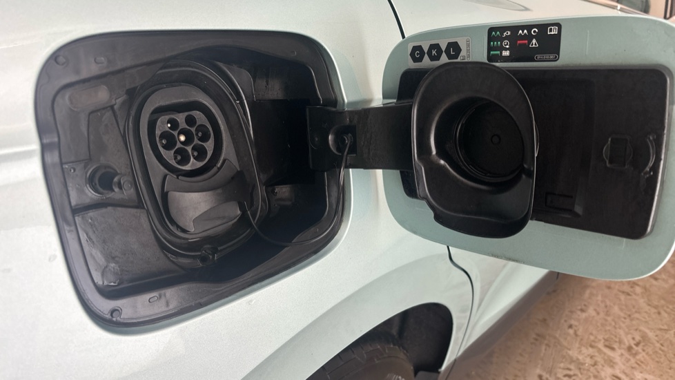 SKODA ENYAQ Image 21