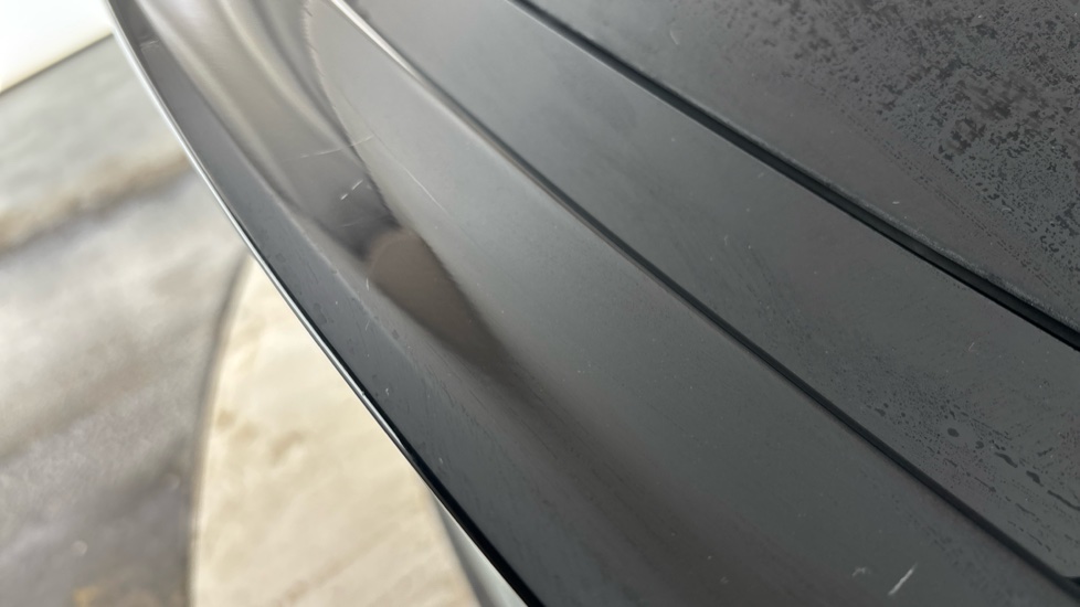 VOLVO C40 scratches