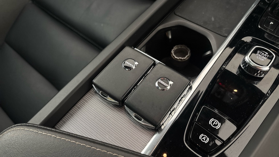 VOLVO XC60 2 keys available