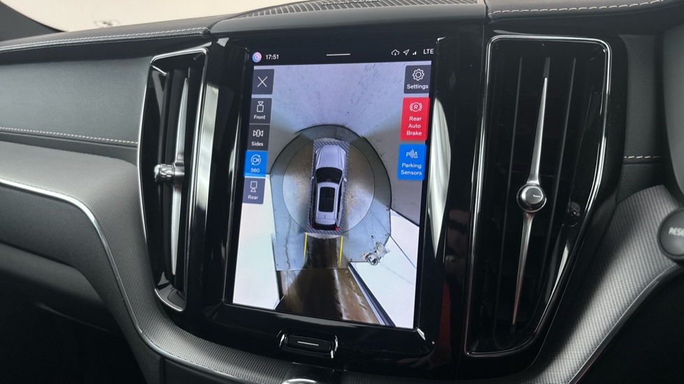 VOLVO XC60 Reverse camera