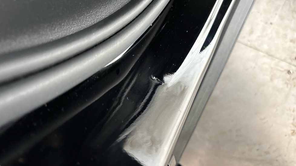 VOLVO C40 Dent and scratches