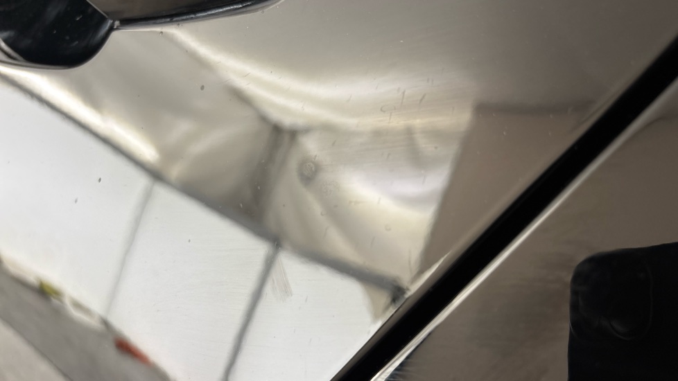 VOLVO C40 Dent