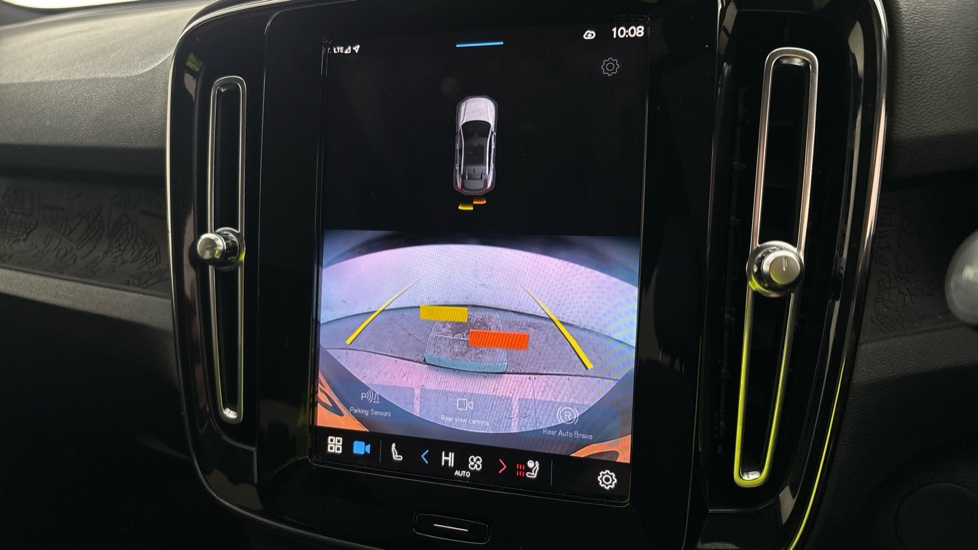 VOLVO C40 reverse camera