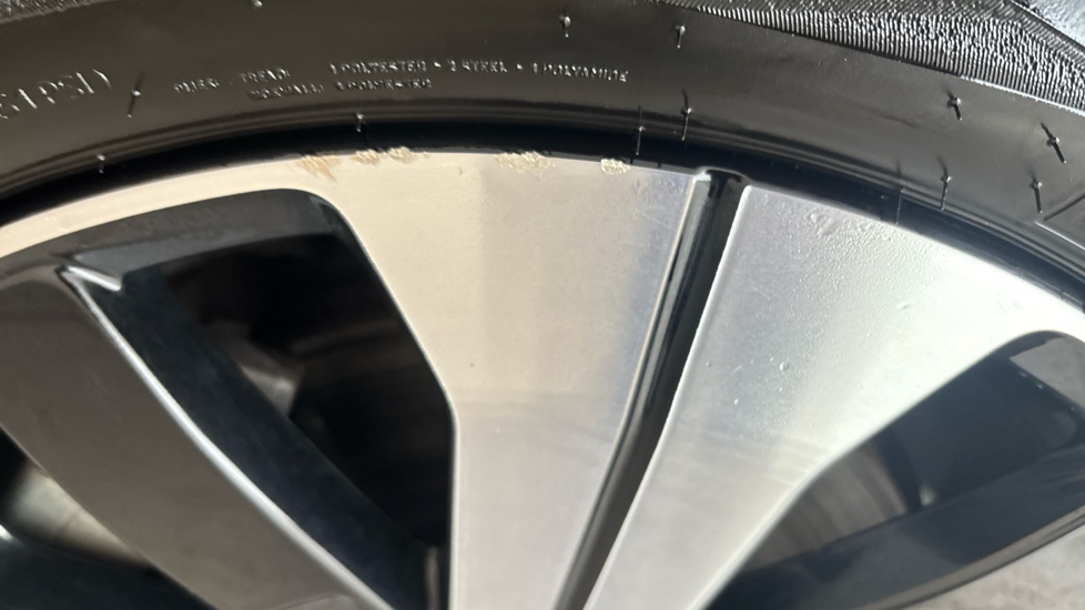 VOLVO C40 scuff