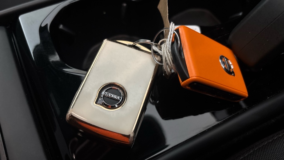 VOLVO C40 2 keys
