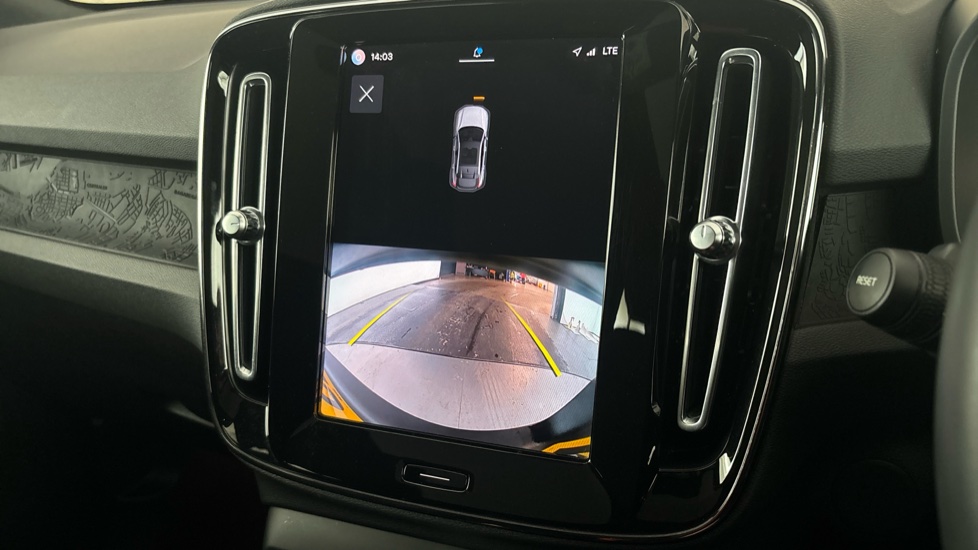 VOLVO C40 reverse camera