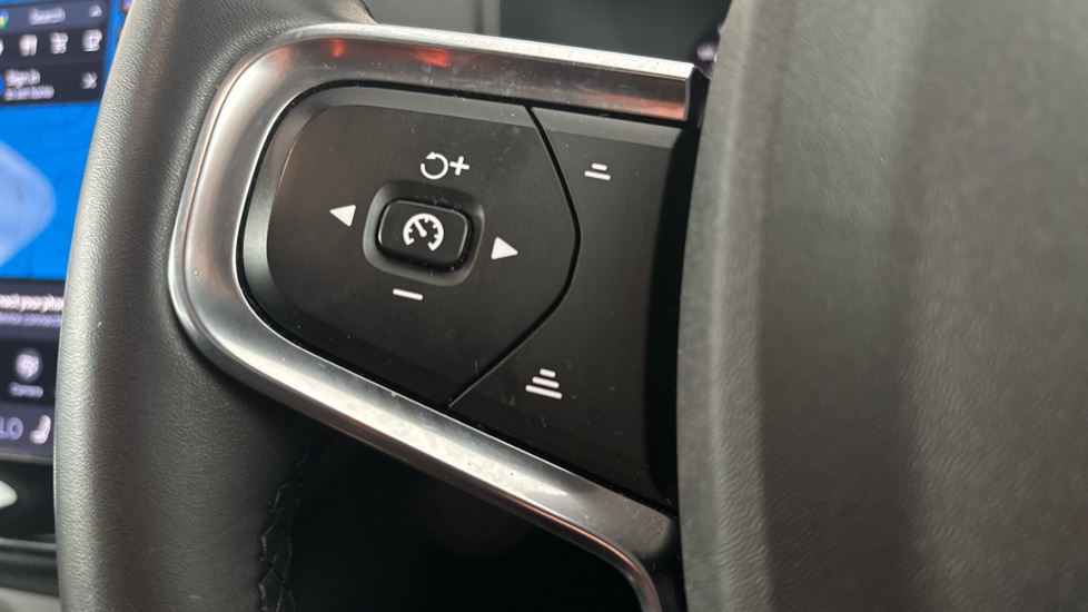 VOLVO C40 cruise control