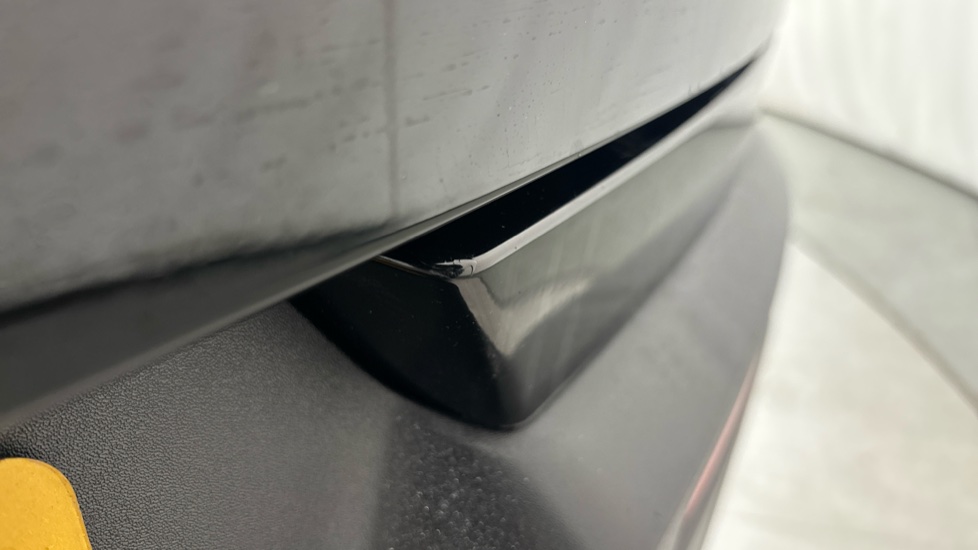 VOLVO XC40 Chips and scratches