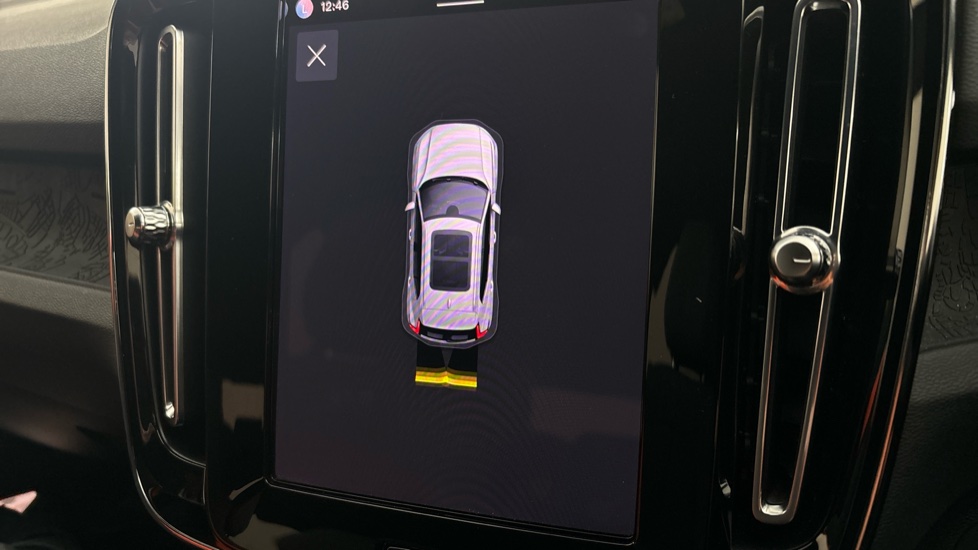 VOLVO XC40 parking sensors
