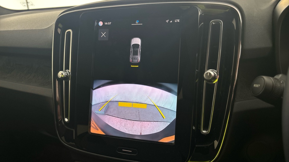 VOLVO C40 reverse camera
