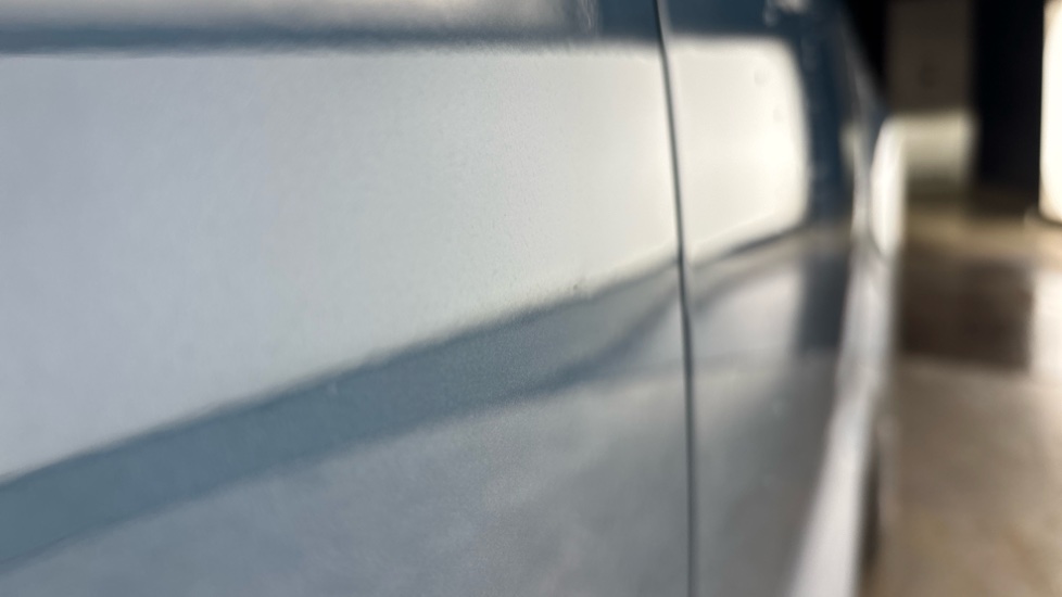 VOLVO C40 Dent and chip