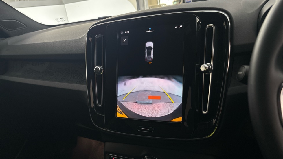 VOLVO C40 reverse camera