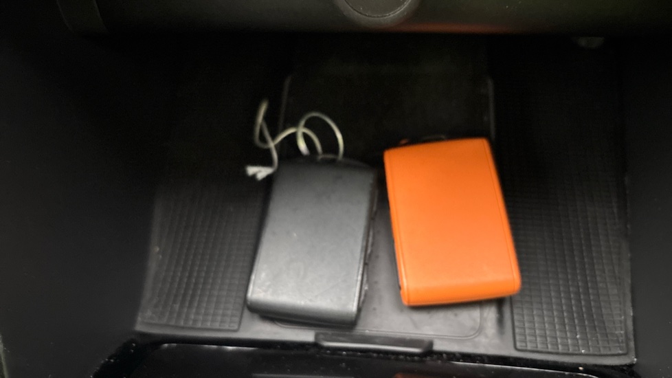 VOLVO C40 two keys
