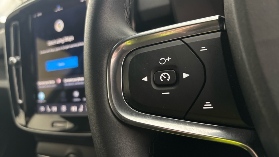 VOLVO C40 cruise control