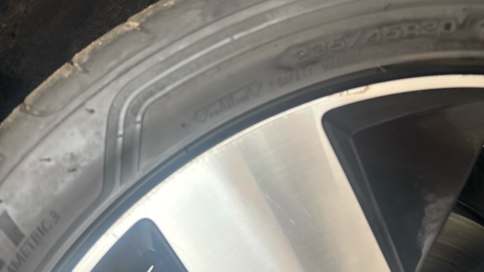 VOLVO XC40 scuff