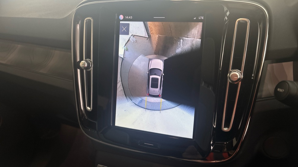 VOLVO XC40 reverse camera
