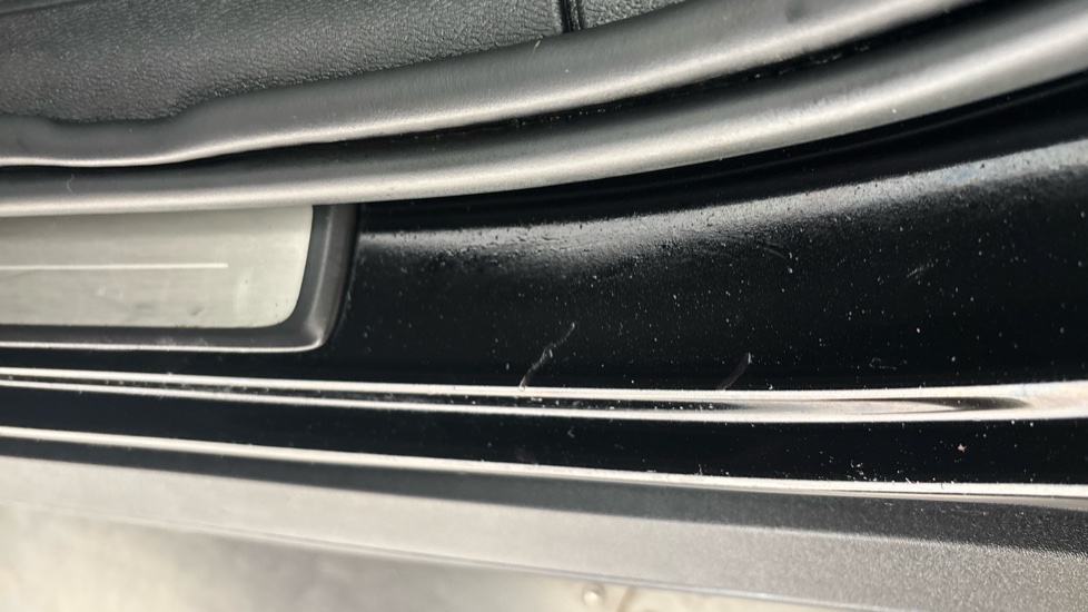 VOLVO XC40 scratches