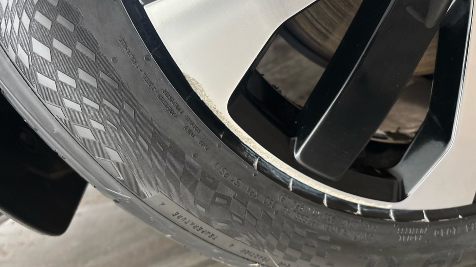 VOLVO XC40 scuff