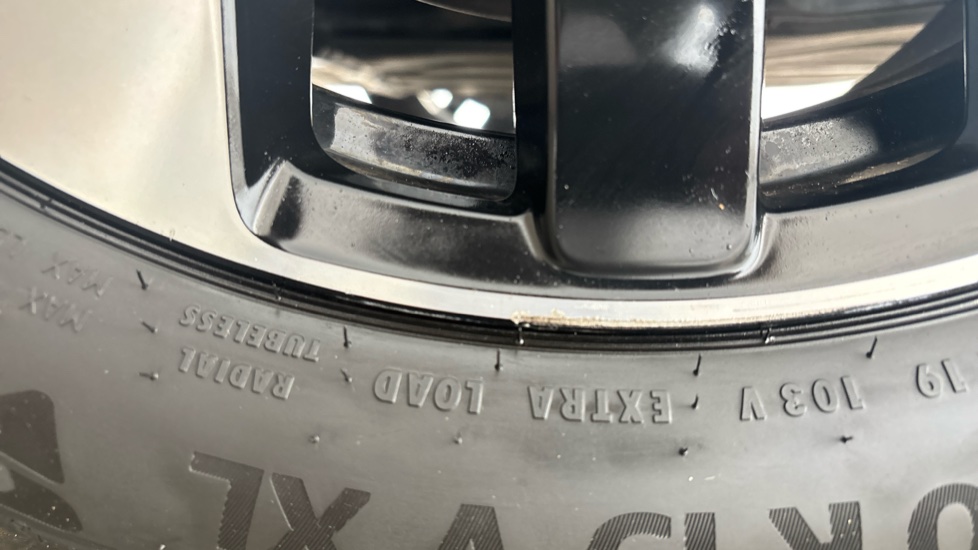 VOLVO XC40 scuff