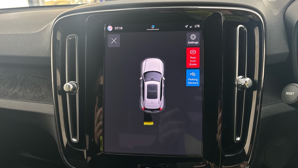 VOLVO XC40 parking sensors