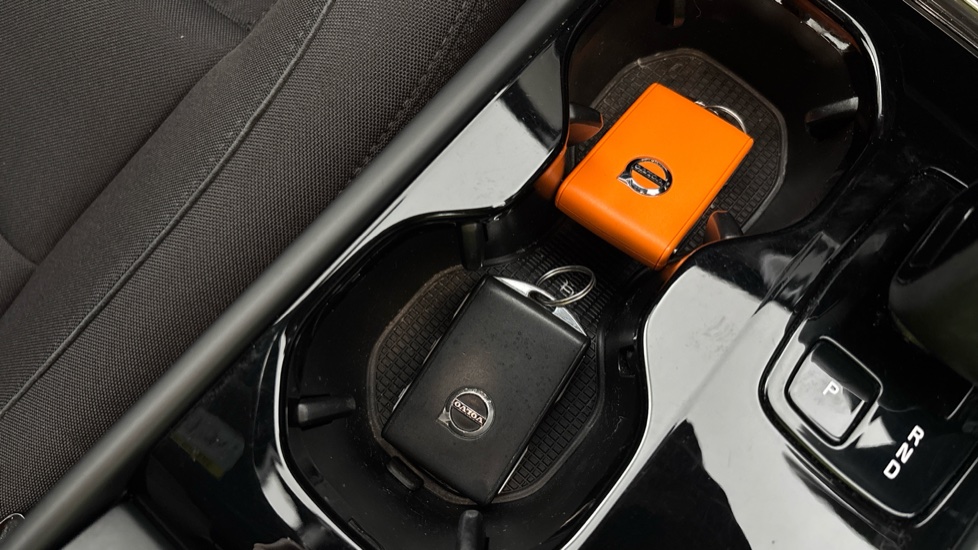 VOLVO XC40 two keys