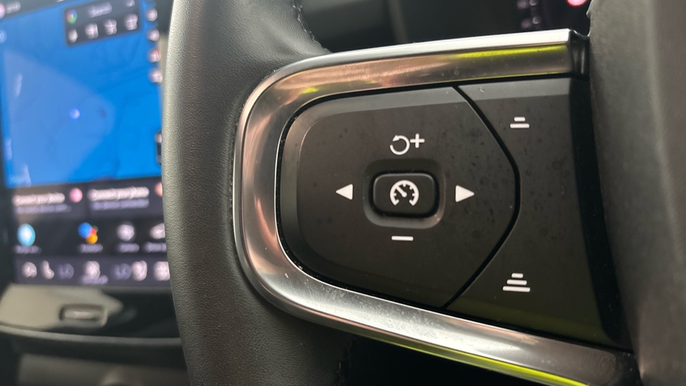 VOLVO XC40 cruise control