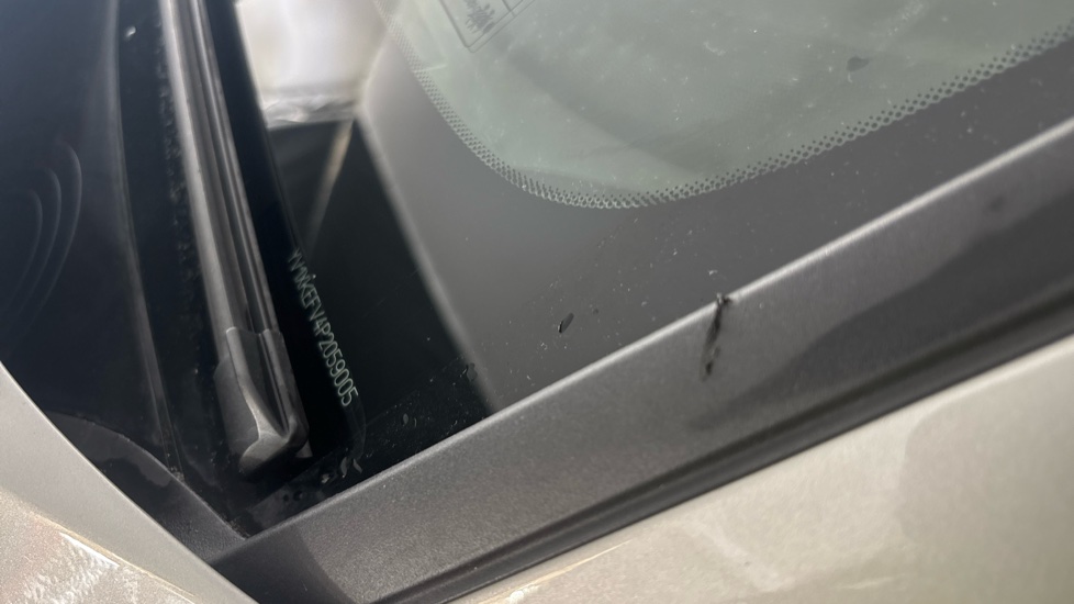 VOLVO C40 scratch