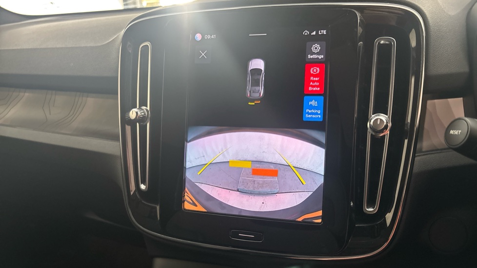 VOLVO C40 Reverse camera